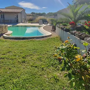 Hébergement de vacances Coquet 2 Pièces Au Calme Avec Piscine, Fontvieille