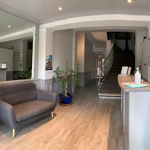 2* Hotel Logis Du Midi