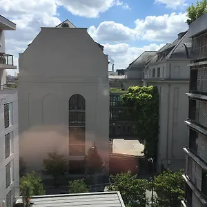 Lumineux 13 , Paris France